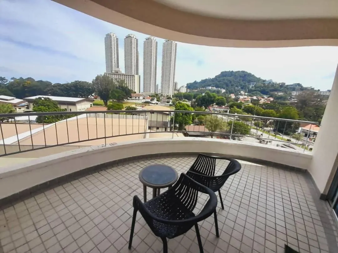 Beachfront Sea Tanjung Bungah  Ξενοδοχείο με διαμερίσματα